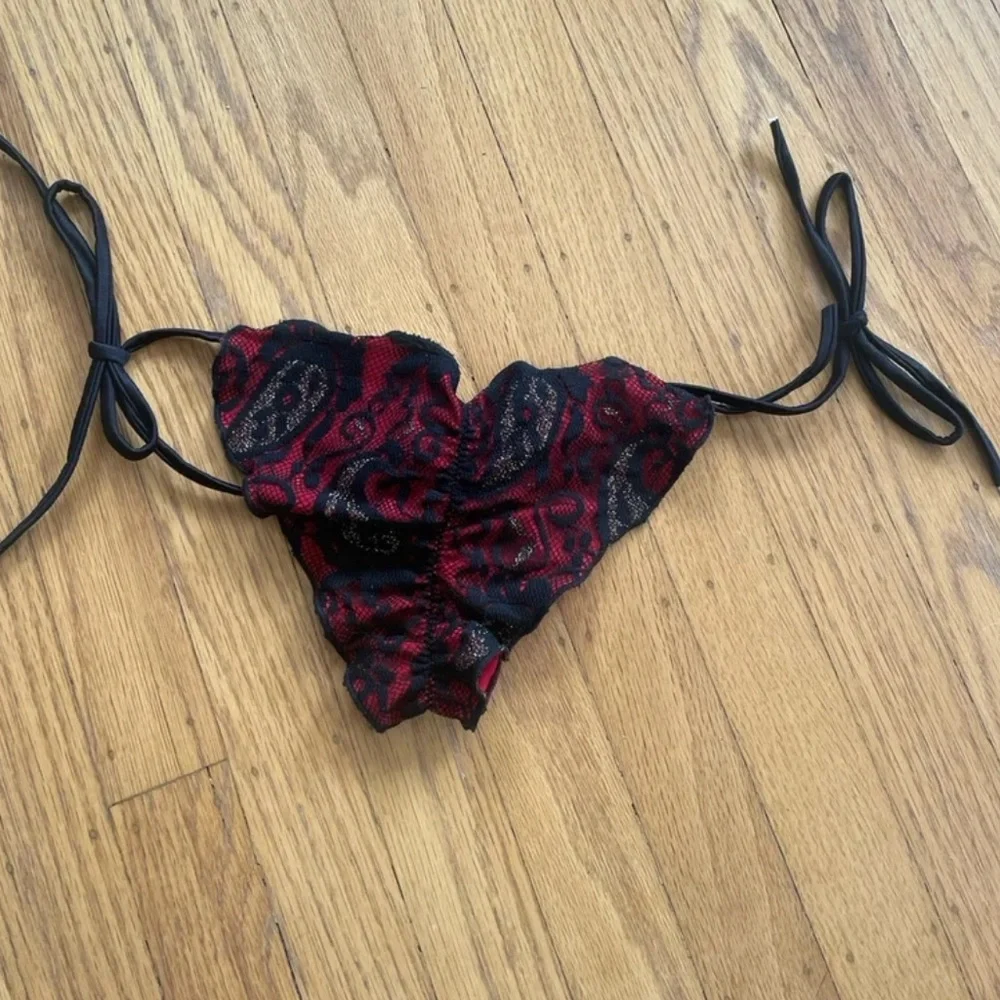 RED/BLACK LACE Sexy bikini bottoms - Picture 2 of 3